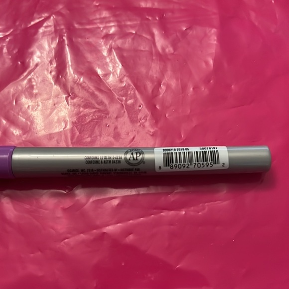 Studio 71 Ultra Fine Permanent Markers Pick 6 - Picture 4 of 5